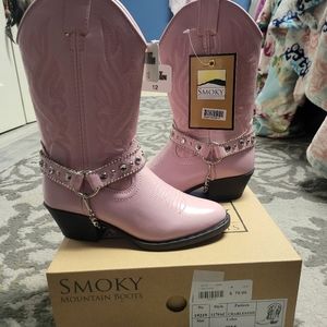 Girls pink cowboy boot with rhinestone detail.